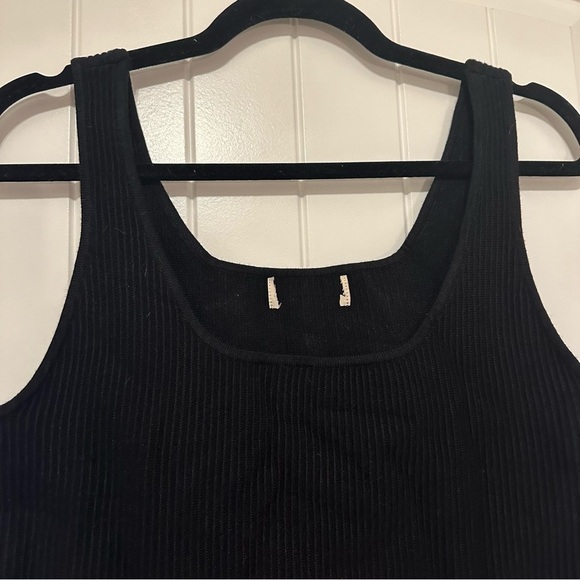 Structured ribbed black sleeveless crop tank women size large - Picture 3 of 5